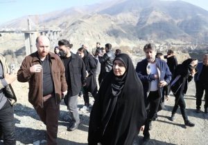 بازدید وزیر راه و شهرسازی از محل بمباران بزرگ‌ترین پل اکسترادوز غرب آسیا در کرج