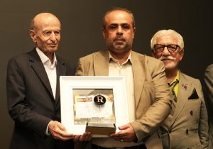 تندیس و لوح ویژه «ارتباطات رسانه‌ای در بحران» به بیمه دی رسید