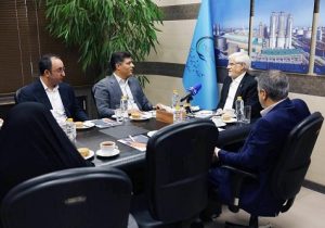 معاون اول رئیس جمهور با مدیران پتروشیمی شهید تندگویان دیدار کرد