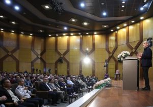 پزشکیان: در برابر هیچ قدرتی سر خم نخواهم کرد / با عزت «گفت‌ و گو» می‌کنیم