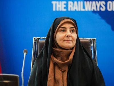 تأکید وزیر راه و شهرسازی بر اولویت تقویت زیرساخت و تجهیز ناوگان حمل‌ و نقل ریلی