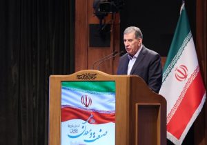 حدود ۶۵ درصد سرپرستان خانوارِ شاغل، حقوق خود را از بخش خصوصی دریافت میکنند