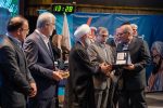 اعطای مدال عالی مفاخر داروسازی به رئیس اتاق تهران