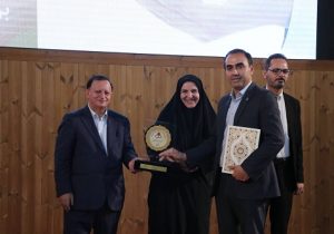 بیمه ایران نشان عالی مسئولیت اجتماعی را دریافت کرد