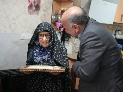 از سرکشی به خانواده معظم شهدا تا بوسه بر چادر مادر شهید