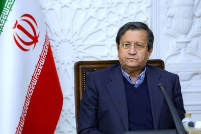 همتی: بانک مرکزی به‌ موقع و با قدرت در بازار مداخله خواهد کرد