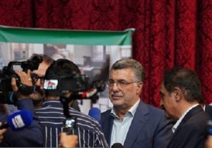 وزیر بهداشت: بهورزان خط مقدم نظام سلامت هستند