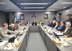 بررسی راهکارهای رفع موانع زنجیره ارزش و کاهش هزینههای حمل و نقل در توسعه دریامحور